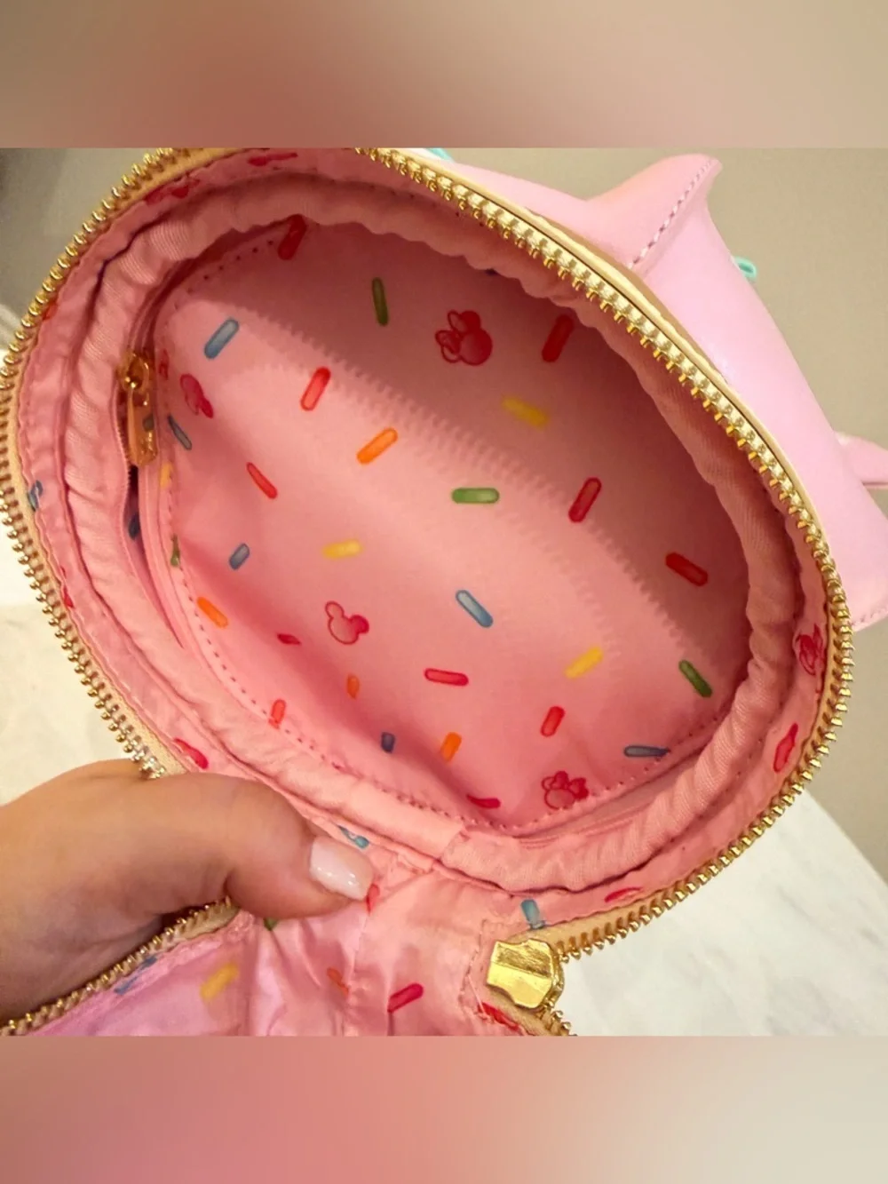 NEW Loungefly Stitch Shoppe Disney Minnie Soft Serve Ice Cream Crossbody Bag - Picture 7 of 16